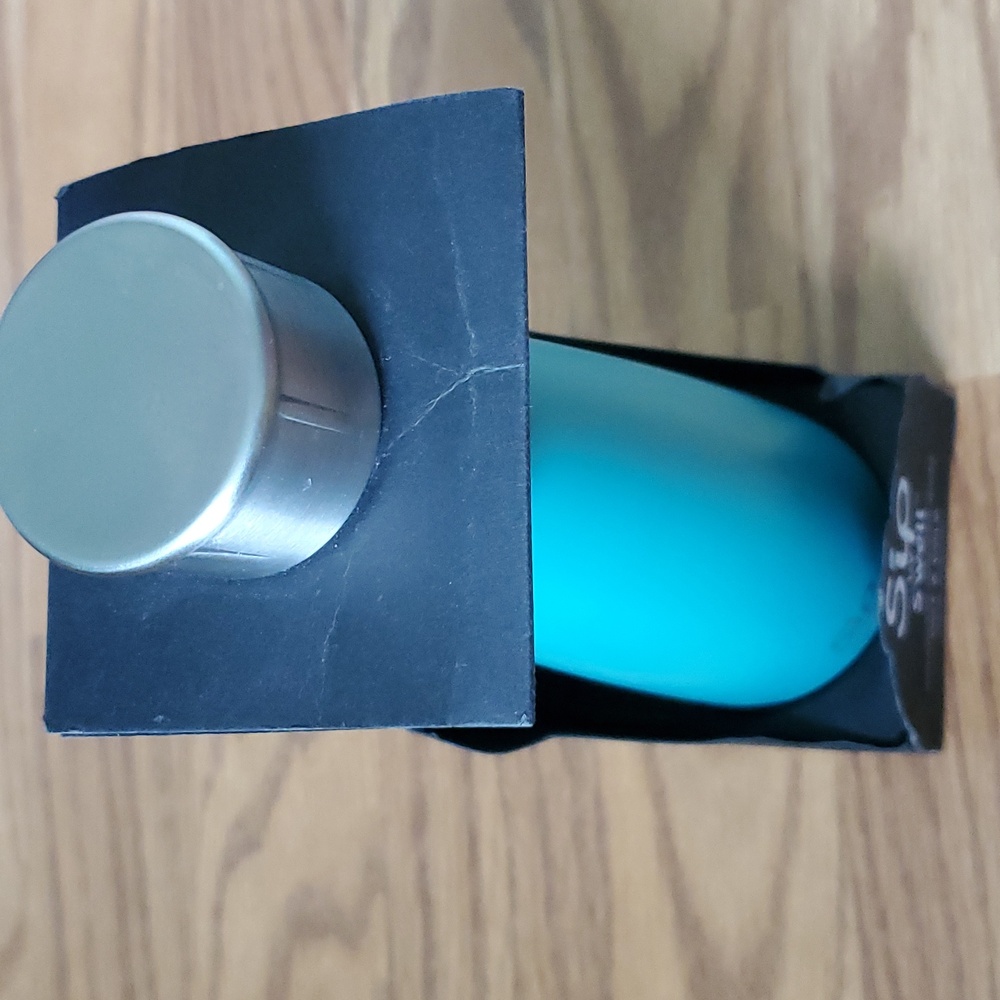 New Sip by Swell Water Bottle - Picture 2 of 7